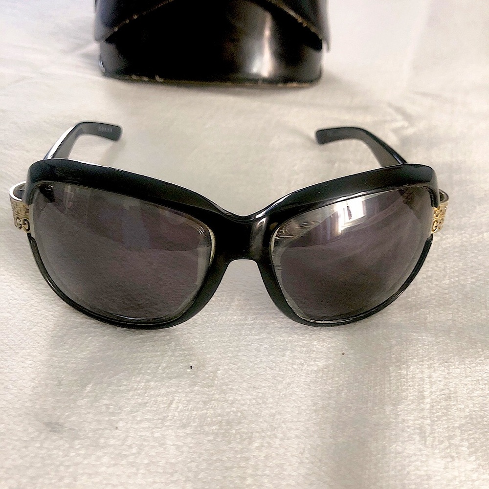 Polarized Gucci oversized sunglasses with diamond accent